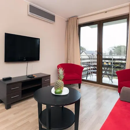 Elegant With Balcony By Renters *